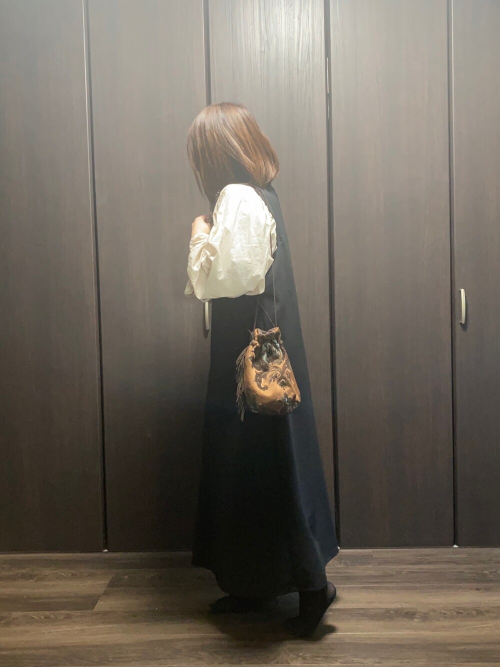 「ぽっちゃり、休日スタイル、秋のコーデ、カジュアル、シンプル、大人かわいい、低身長コーデ」｜「LAVEANGEの[洗える]ボリュームスリーブカットツイルワンピース【大きいサイズ対応】（ワンピース、ブラック系）」を使った、千日紅さん（レディース・157cm）の秋コーディネートの1枚目の写真