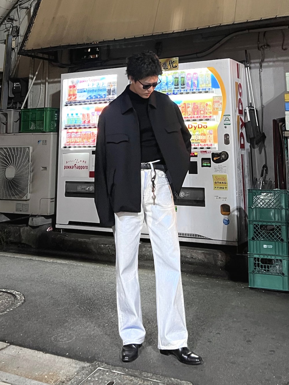 「重ね着ベストシーズン、ブルゾン、ウール、ウールギャバジン、ウールギャバ、ウールジャケット、タートルネック、デニム、デニムパンツ、箔押し加工、ヒール、ヒールブーツ、モノトーン、モノトーンコーデ、WEARyouthコーデ」｜「Y'sのアイテム（ブルゾン、ブラック系）」を使った、あおいさん（メンズ・174cm）の秋コーディネートの1枚目の写真