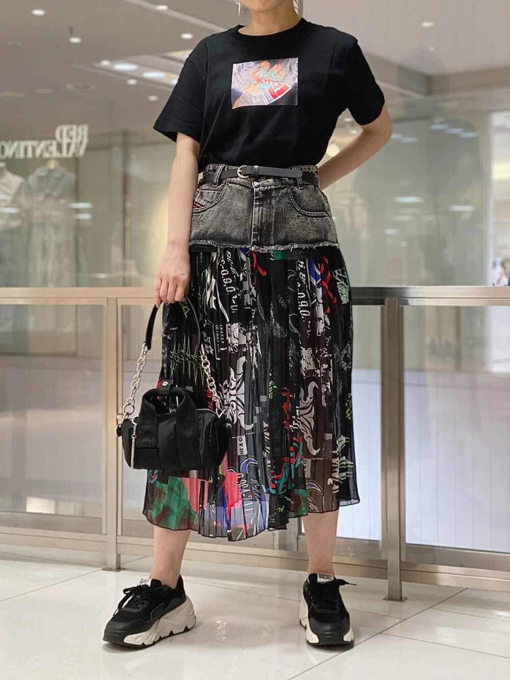 美品☆希少デザイン☆DIESEL ディーゼル　スカート　変形　総柄　膝下隠れます DIESEL（ディーゼル）の「レディース スカート デニム ミックス