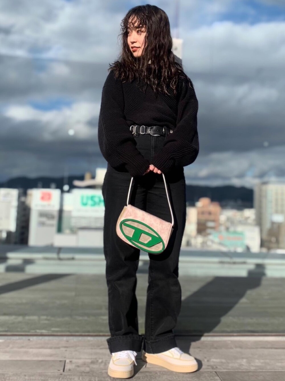 新品 DIESEL バック刺繍ストレートデニムパンツ 黒 サイズ27*ED61 新品 DIESEL バック刺繍ストレートデニムパンツ 黒 サイズ27*ED61