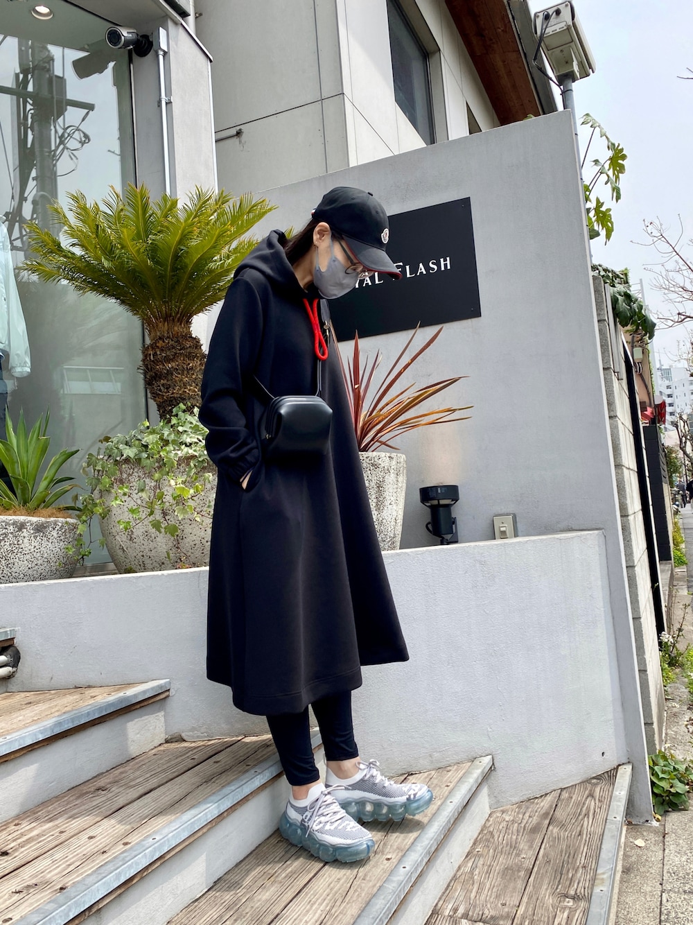 MONCLER バケットハット お洒落ロゴ コーデのポイント MONCLER バケットハット お洒落ロゴ コーデのポイント (MONCLER