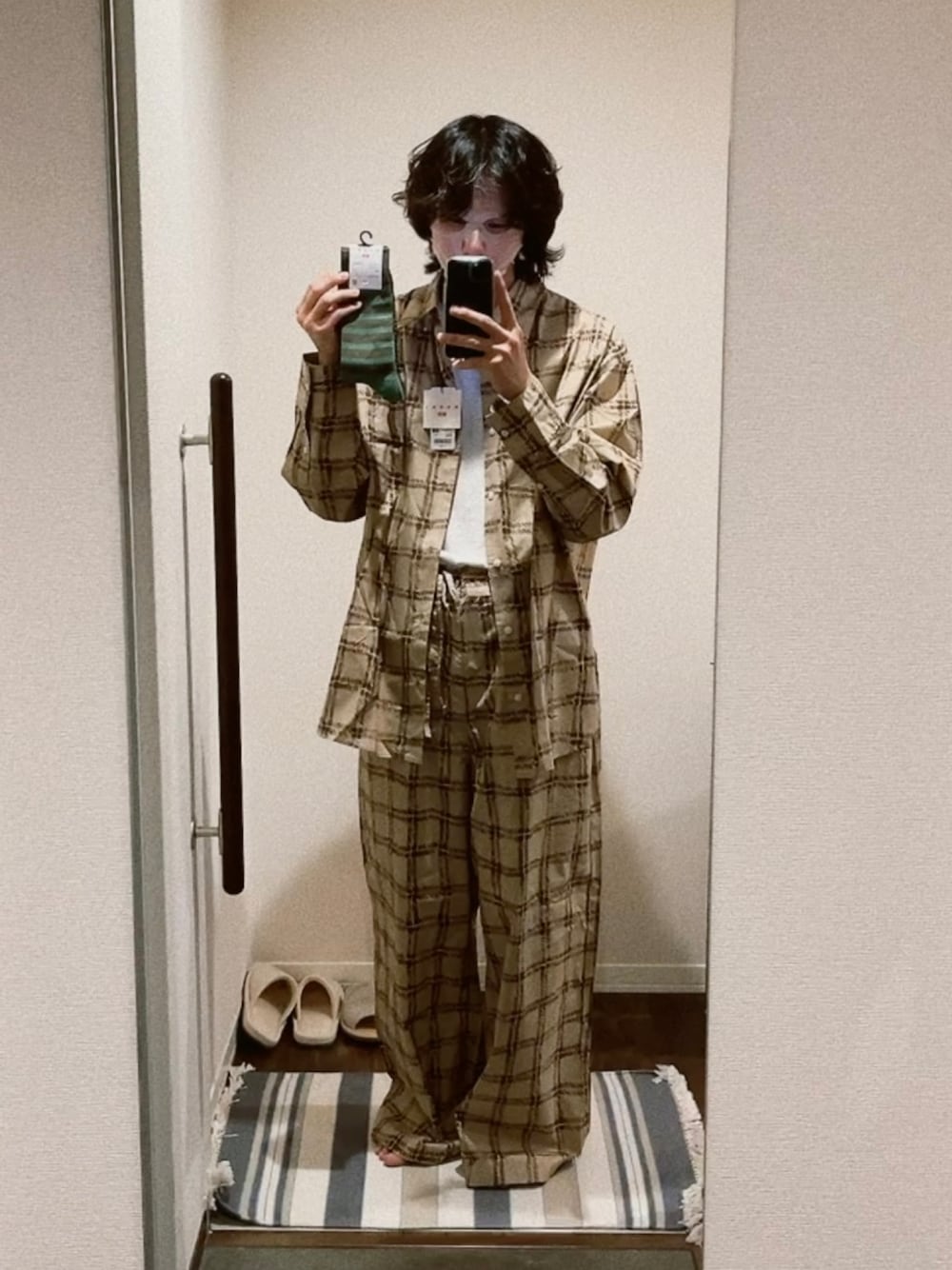 「UNIQLOMARNI、UNIQLO、MARNI、セットアップ、オーバーサイズ、シカパック、vt cosmetic、平日夜スタイル、平日夜フラッシュ、服好きの人間、服好きな人と繋がりたい、お洒落さんとつながりたい」｜「UNIQLOMARNIのアイテム（シャツ/ブラウス、ベージュ系）」を使った、takahiroさん（メンズ・177cm）の春コーディネートの1枚目の写真