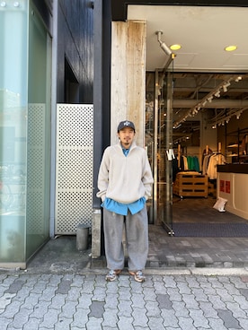 「アイテム（ニット/セーター、シルバー系）」を使った、森本さん（メンズ・160cm）の冬コーディネート