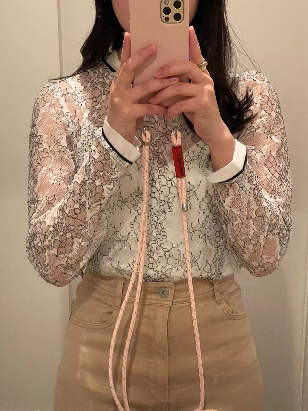 「デニム、ブラウス、Topologie、Lily Brown、URBAN RESEARCH」｜「LILY BROWNのシフォン使いレーストップス（Tシャツ/カットソー、ホワイト系）」を使った、akaneさん（レディース・155cm）の夏コーディネートの1枚目の写真