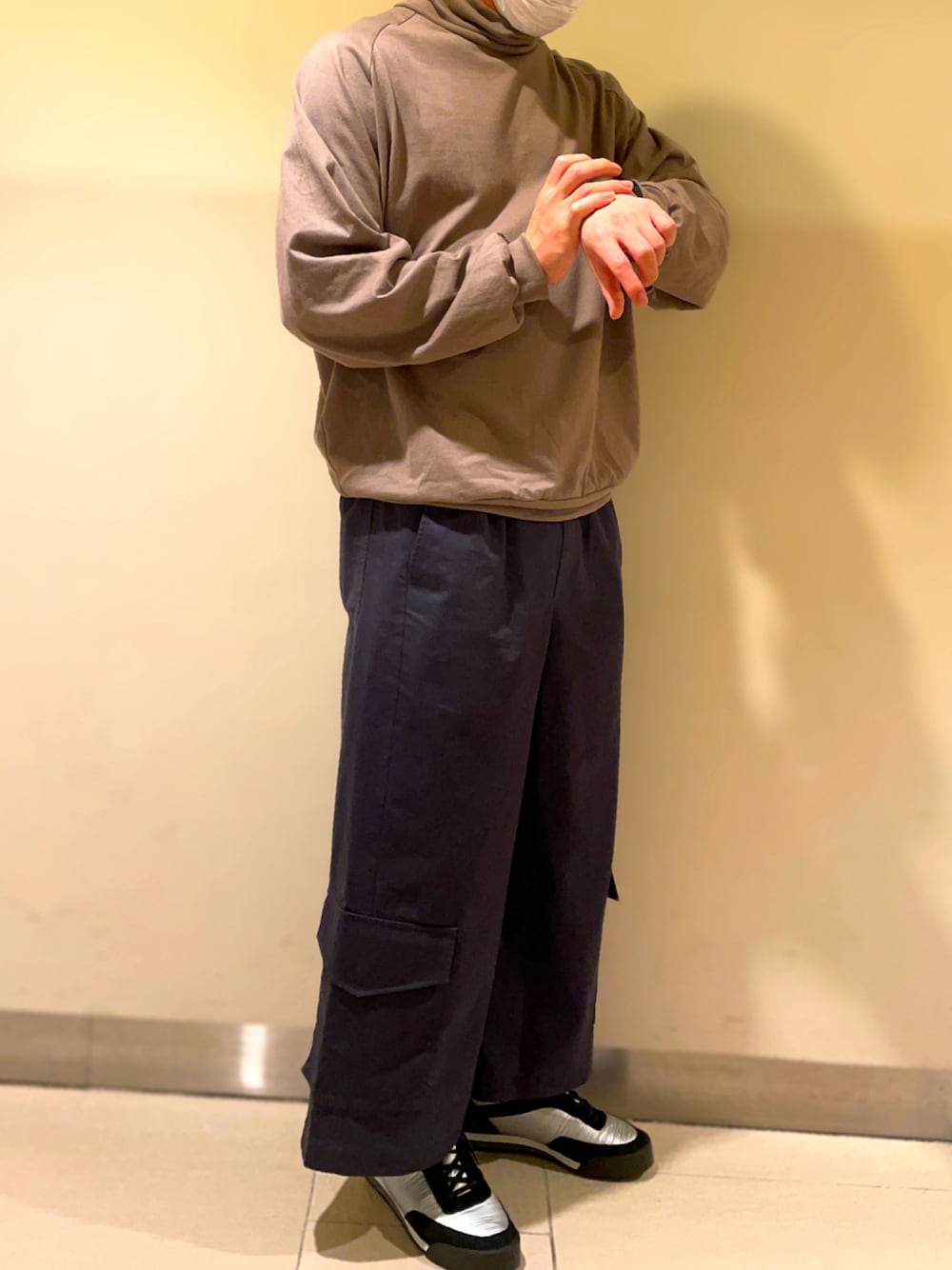 「スニーカー、COMME des GARCONS、秋のコーデ、きれいめコーディネート、LAD MUSICIAN、コムデギャルソン、ootd、シンプルコーデ、秋服、Comme des Garcons SHIRT、今日のコーデ、marka、SPALWART、お洒落さんとつながりたい、おしゃれさんと繋がりたい」｜「COMME des GARCONS SHIRTのアイテム（スニーカー、シルバー系）」を使った、やぬ(相互)さん（メンズ・180cm）の秋コーディネートの1枚目の写真