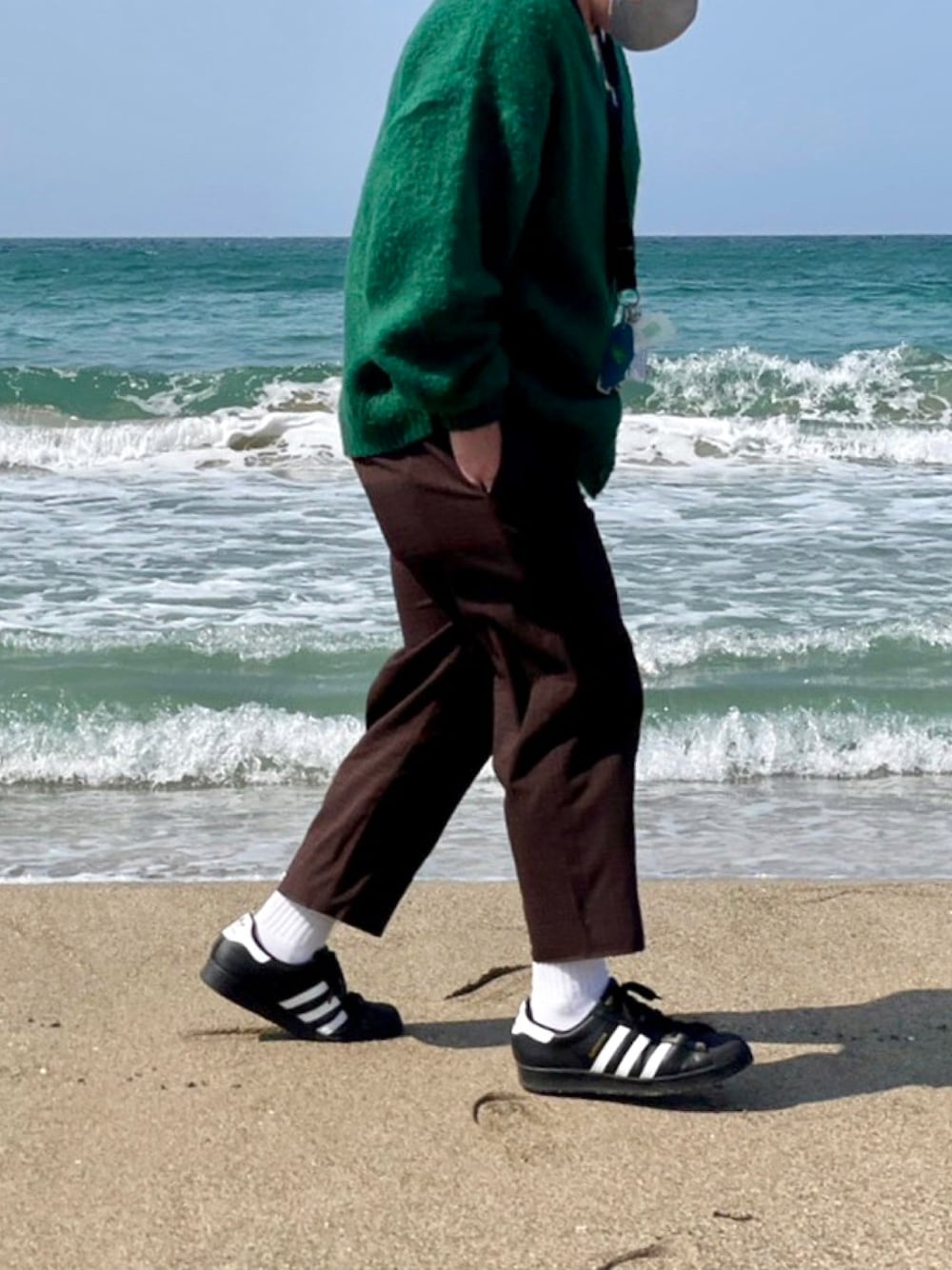 「低身長、はるコーデ、adidas」｜「adidasのスーパースター [Superstar]  / アディダスオリジナルス adidas Originals（スニーカー、ブラック系）」を使った、ＴａＫｕ🥑さん（メンズ・164cm）の春コーディネートの1枚目の写真