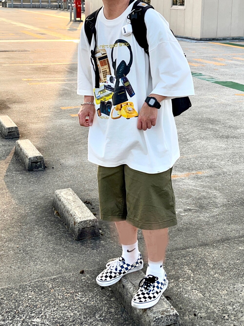 「お洒落さんとつながりたい、夏コーデ、ストリート、プリントT、白Tシャツ、UNIQLO、カーキ、VANS、低身長」｜「VANSのVANS ヴァンズ VN0A4U39WRT　ERA (B.CHK)BLK/NVY（スニーカー、ブラック系）」を使った、ＴａＫｕ🥑さん（メンズ・164cm）の夏コーディネートの1枚目の写真