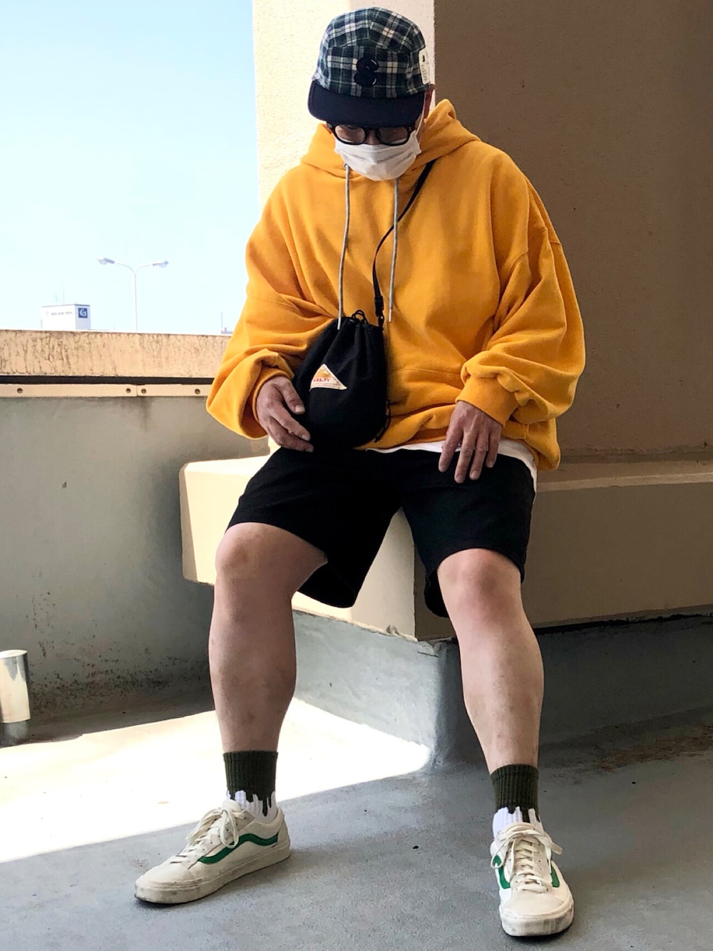 「おしゃれさんと繋がりたい、ストリート、スケータースタイル、キャップ、パーカー、ショーツ、GU、VANS、低身長」｜「VANSのSTYLE 36   VN0A3DZ3RFX（スニーカー、ホワイト系）」を使った、ＴａＫｕ🥑さん（メンズ・164cm）の春コーディネートの1枚目の写真