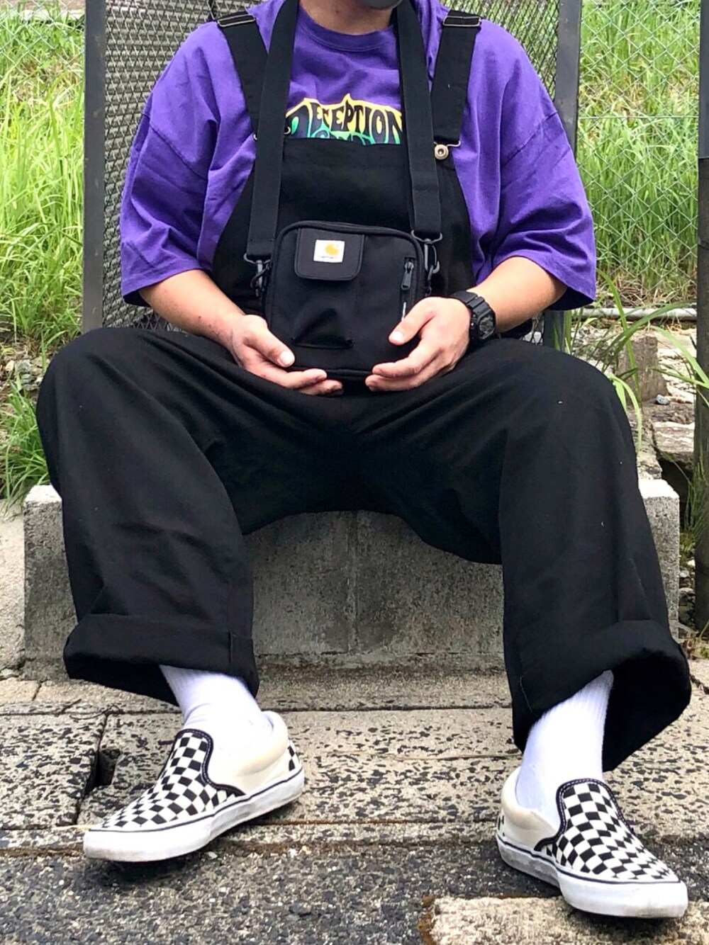 「お洒落さんとつながりたい、古着好きな人と繋がりたい、オーバーオール、プリントT、紫、VANS、スリッポン、carhartt、低身長」｜「VANSのVANS ヴァンズ SLIP ON スリッポン V98CLA BLACK/WHT/CHK（スリッポン、ブラック系）」を使った、ＴａＫｕ🥑さん（メンズ・164cm）の夏コーディネートの1枚目の写真