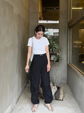 「menue（メヌエ）のポインテッドトゥTストラップサンダル（サンダル、シルバー系）」を使った、azuさん（レディース・159cm）の夏コーディネート