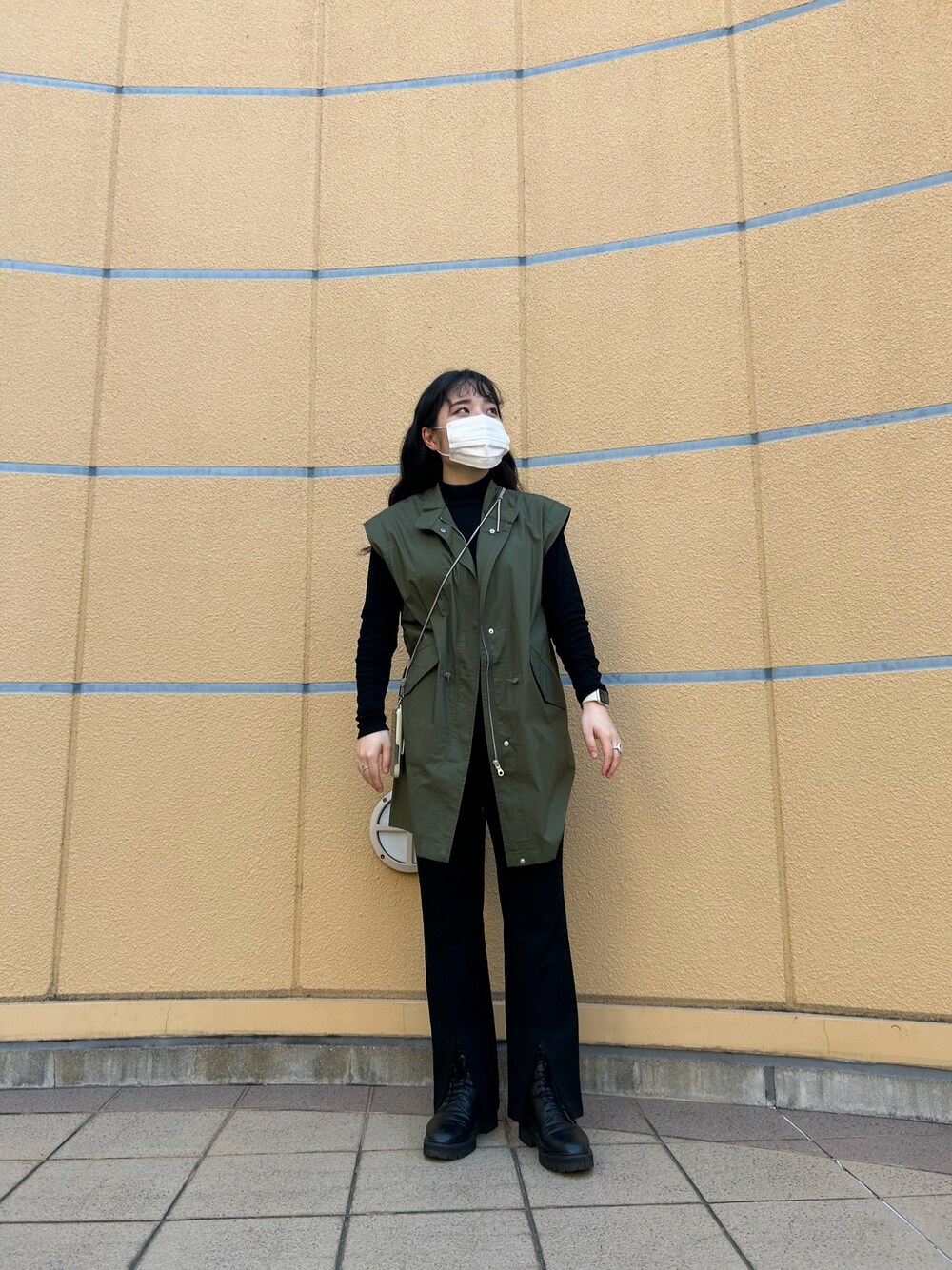 「#春コーデ、#今日のコーデ、ootd、はるコーデ、シンプル、GU、グリーン、低身長、低身長コーデ、おしゃれさんと繋がりたい」｜「PAGEBOYのコンバットショートブーツ（ブーツ、ブラック系）」を使った、N♡さん（レディース・158cm）の春コーディネートの1枚目の写真