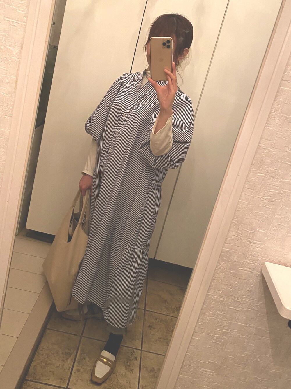 「春コーデ、休日スタイル、オトナカジュアル、春カラー、大人女子、プチプラコーデ、オトナカワイイ、骨格ウェーブ、低身長、ワンピース、いいね、save、フォローお願いします🤑、おしゃれさんと繋がりたい、ローファー、今日のコーデ、ストライプ」｜「しまむらのアイテム（シャツワンピース、ブルー系）」を使った、Mickeyさん（レディース・154cm）の春コーディネートの1枚目の写真