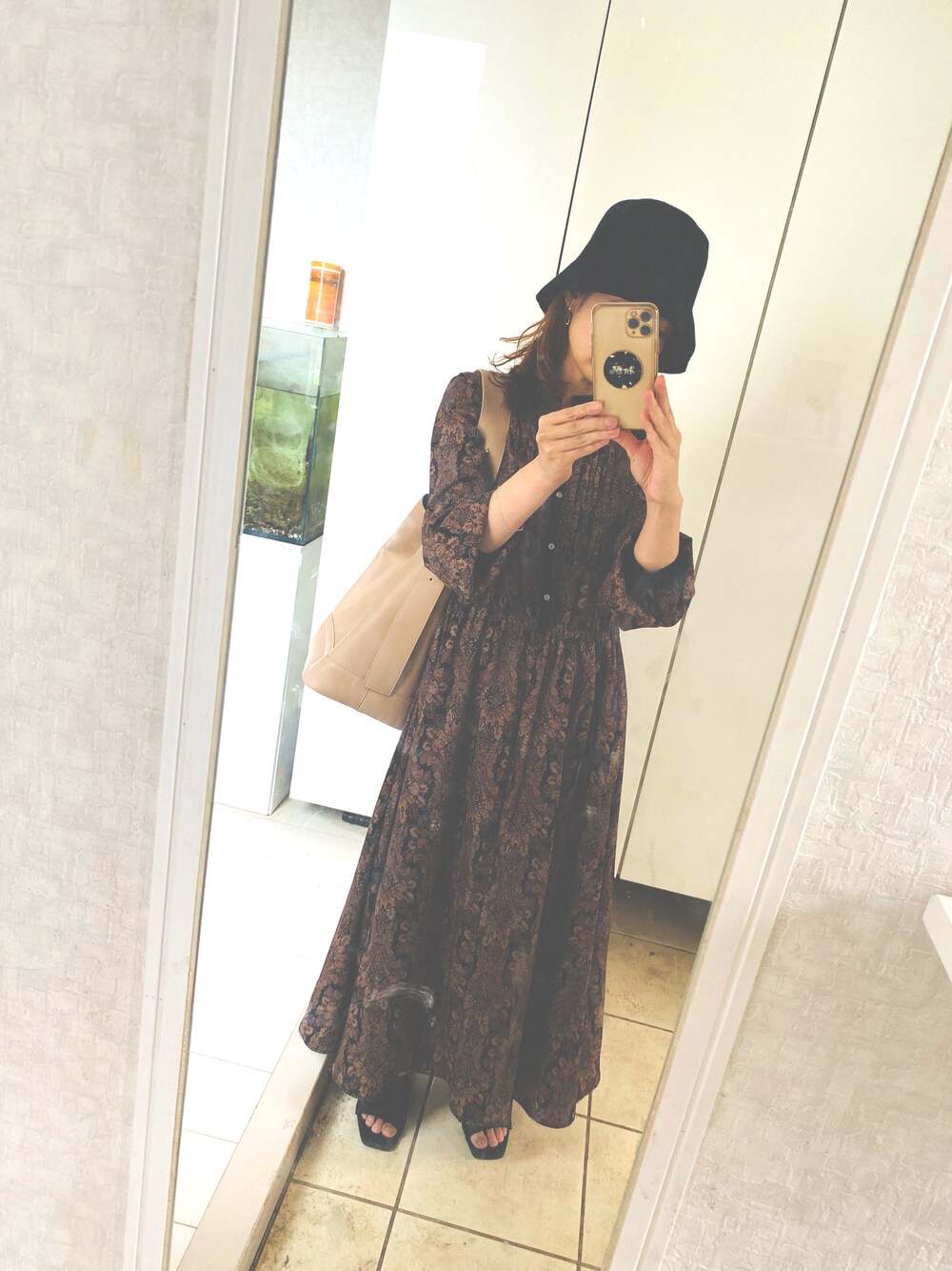 「大人コーデ、秋コーデ、秋服準備始めました、秋冬コーデ、大人かわいい、骨格ウェーブ、ママコーデ、ワンピース、ペイズリー、低身長、帽子、シアー、サンダル、いいね、save、フォローお願いします🤑、おしゃれさんと繋がりたい」｜「ZARAのアイテム（サンダル、ブラック系）」を使った、Mickeyさん（レディース・154cm）の秋コーディネートの1枚目の写真