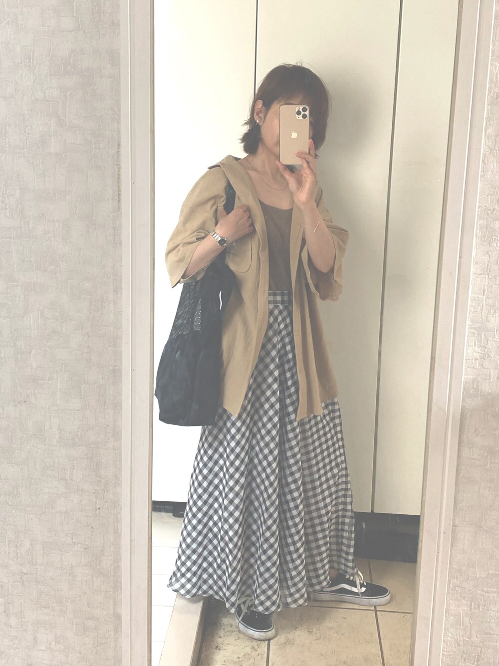 「オトナカジュアル、オトナ女子、おしゃれさんと繋がりたい、カジュアルコーデ、スカート、低身長、プチプラ、ママコーデ、スニーカー、ギンガムチェック」｜「GUのアイテム（タンクトップ、ブラウン系）」を使った、Mickeyさん（レディース・154cm）の夏コーディネートの1枚目の写真