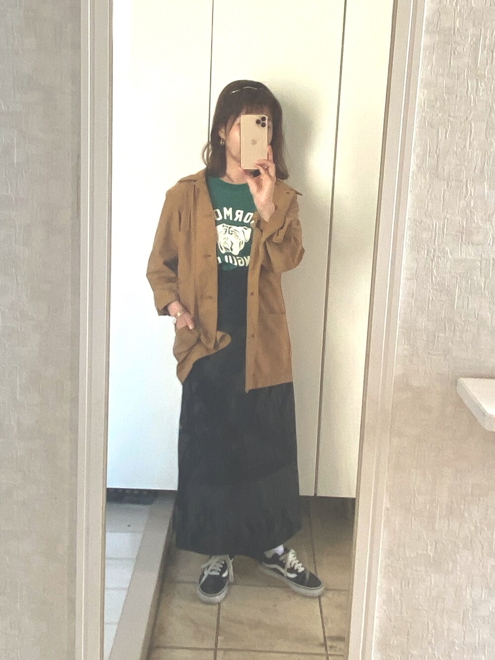 「大人カジュアル、休日コーデ、カジュアル、ラクチンコーデ、カラーコーデ、シンプル、春夏コーデ、低身長コーデ、VANS、しまむら、ジーユー、おしゃれさんと繋がりたい」｜「しまむらのアイテム（Tシャツ/カットソー、グリーン系）」を使った、Mickeyさん（レディース・154cm）の春コーディネートの1枚目の写真