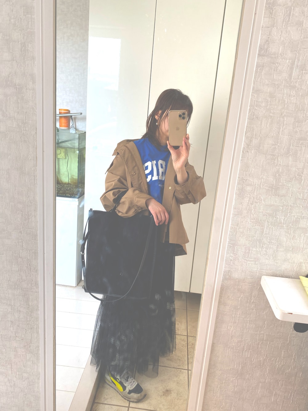 「オトナ女子、今日のコーデ、きれいめカジュアル、オトナカワイイ、お出かけコーデ、ラクチンコーデ、ベージュ、春コーデ、いいね、save、フォローお願いします🤑、低身長、おしゃれさんと繋がりたい、ZARA、ZARA KIDS、チュールスカート、スニーカー」｜「ZARAのアイテム（Tシャツ/カットソー、ブルー系）」を使った、Mickeyさん（レディース・154cm）の春コーディネートの1枚目の写真