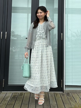 「couture brooch（クチュールブローチ）の【洗える・パール調釦】LEVITA 愛されシアーカーディガン（カーディガン/ボレロ、グレー系）」を使った、AOIさん（レディース・157cm）の夏コーディネート