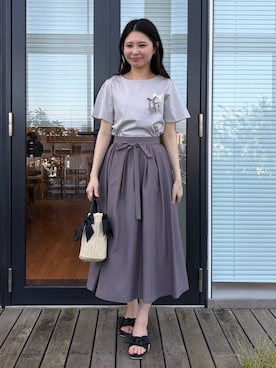 「couture brooch（クチュールブローチ）の【接触冷感・UVカット・洗える】リボンプリントTシャツ（Tシャツ/カットソー、グレー系）」を使った、AOIさん（レディース・157cm）の夏コーディネート