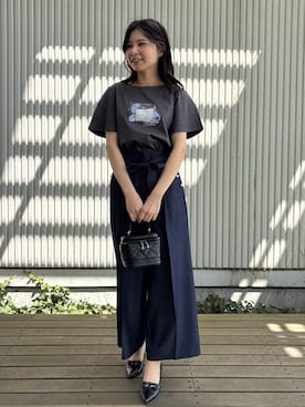 「couture brooch（クチュールブローチ）の【接触冷感・UVカット】パフュームプリントTシャツ（Tシャツ/カットソー、グレー系）」を使った、AOIさん（レディース・157cm）の春コーディネート