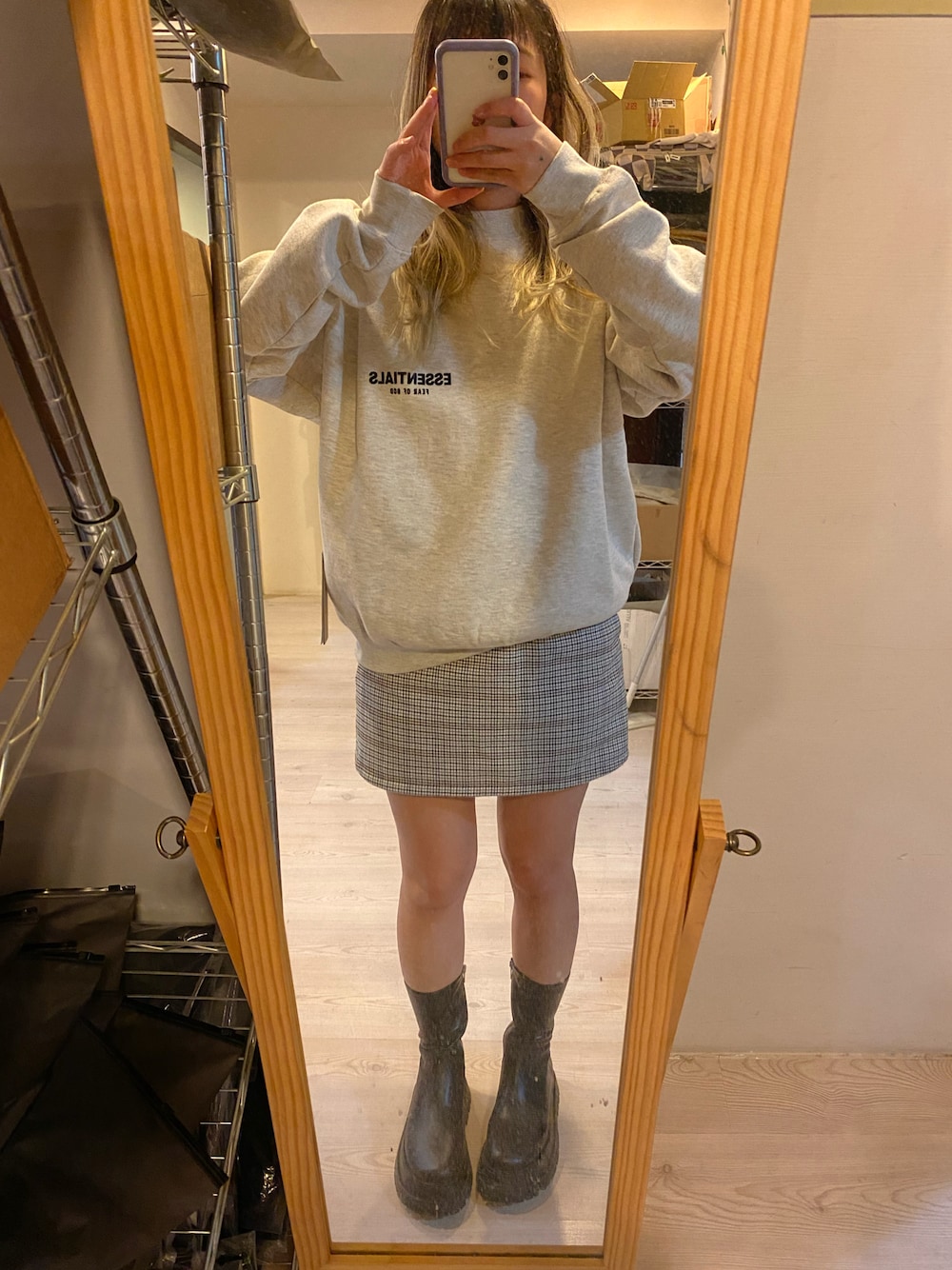 「ESSENTIALS、fear of god、burberry、ZARA、ootd、girl」｜「ESSENTIALのアイテム（その他トップス、グレー系）」を使った、Jia さん（レディース・160cm）の秋コーディネートの1枚目の写真