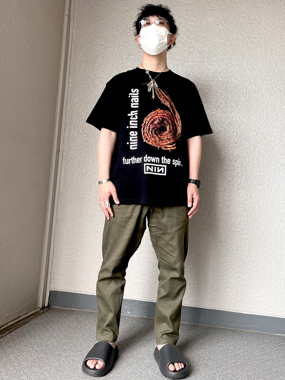 「休日コーデ、カジュアルコーデ、シンプル、夏コーデ、Ｔシャツ、サングラス、ootd、バンドT、goro's、tady&king、nineinchnails、このスタイルがお気に入り」｜「WAKAN SILVER SMITHのアイテム（ネックレス、その他）」を使った、kim@maison_de_kimさん（メンズ・169cm）の夏コーディネートの1枚目の写真