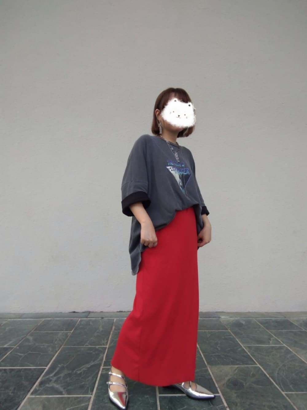 「夏コーデ、ビックT、シルバー、レッド、niko and ...、LOWRYS FARM、ootd、ポインテッドトゥ、低身長コーデ」｜「niko and...のBIGアソートROCKTシャツ（Tシャツ/カットソー、グレー系）」を使った、みあめさん（レディース・154cm）の夏コーディネートの1枚目の写真
