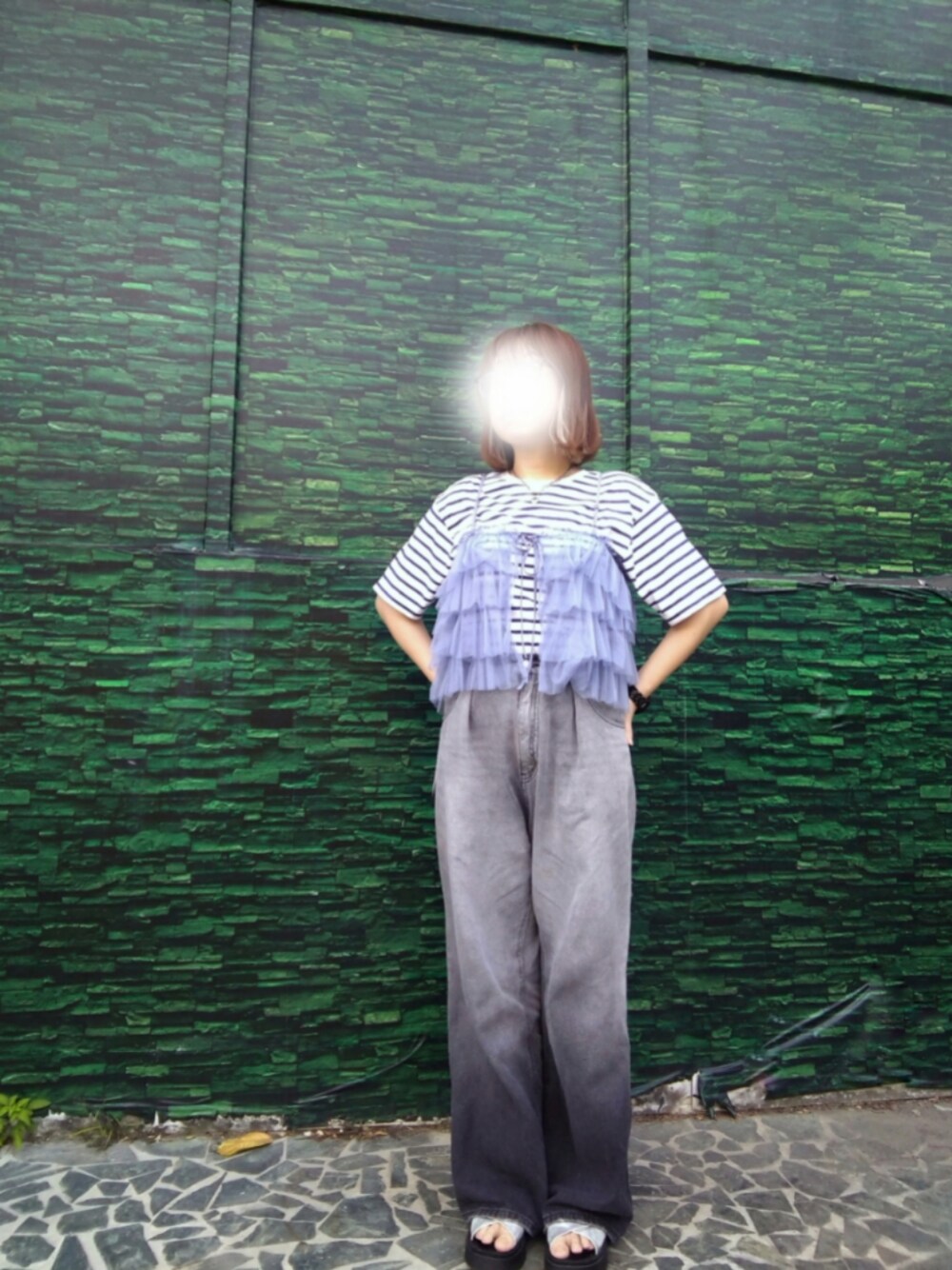 「デニム、レイヤードスタイル、ootd、牛仔褲、低身長、earth music&ecology、ELENCARE DUE、LOWRYS FARM」｜「earth music&ecologyのBOXシルエットT(汗じみ防止)（シャツ/ブラウス、その他）」を使った、みあめさん（レディース・154cm）の秋コーディネートの1枚目の写真