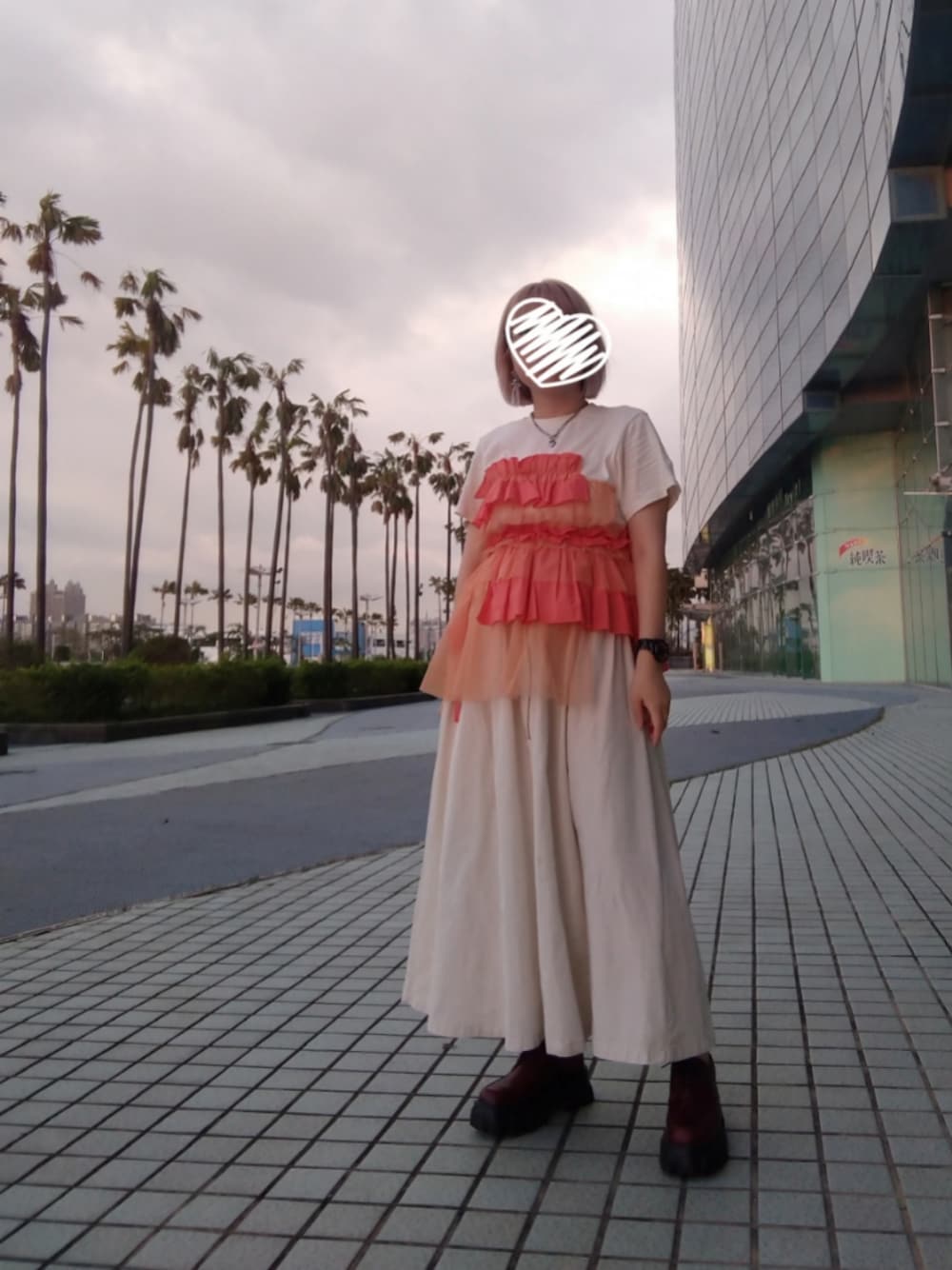 「レイヤードスタイル、キャミワンピ、KBF、sugar spoon、低身長コーデ、低身長、骨格ストレート、オレンジ、ootd、しろ」｜「KBFのフリルドッキングTEE（Tシャツ/カットソー、オレンジ系）」を使った、みあめさん（骨格ストレート・レディース・154cm）の秋コーディネートの1枚目の写真