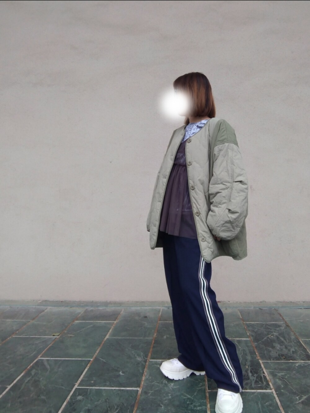 「ootd、低身長、コンバース、ビッグシルエット、球鞋、converse、LOWRYS FARM、GLOBAL WORK、骨格ストレート、チュール、ネイビー」｜「LOWRYS FARMのキルティングブルゾン　903708（ブルゾン、グリーン系）」を使った、みあめさん（レディース・154cm）の冬コーディネートの1枚目の写真
