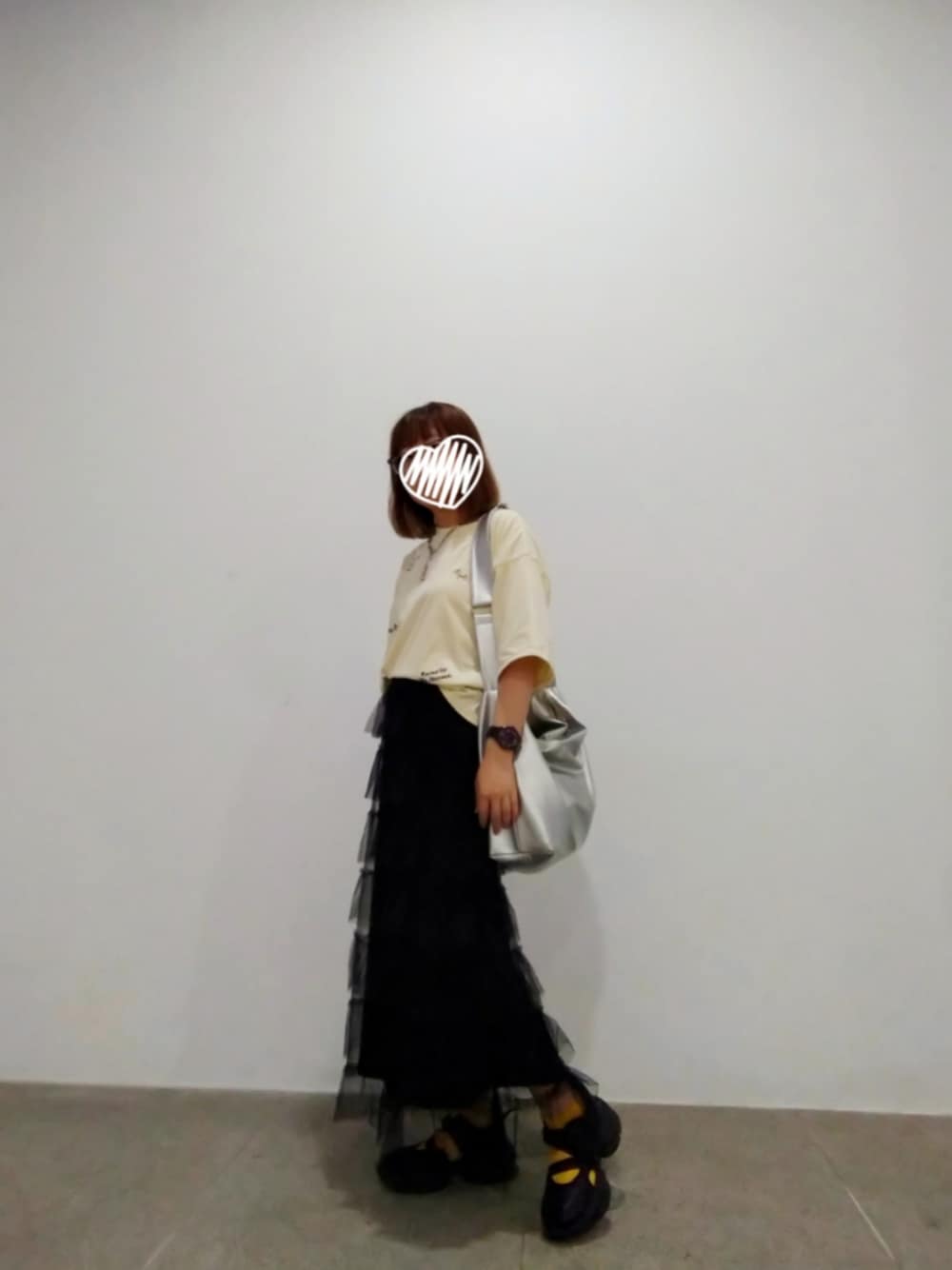 「チュールスカート、スカート、LOWRYS FARM、イエロー、低身長、低身長コーデ、ロゴT、サンダル」｜「LOWRYS FARMのカスタムシシュウＴＳＳ 126518（Tシャツ/カットソー、イエロー系）」を使った、みあめさん（レディース・154cm）の秋コーディネートの1枚目の写真