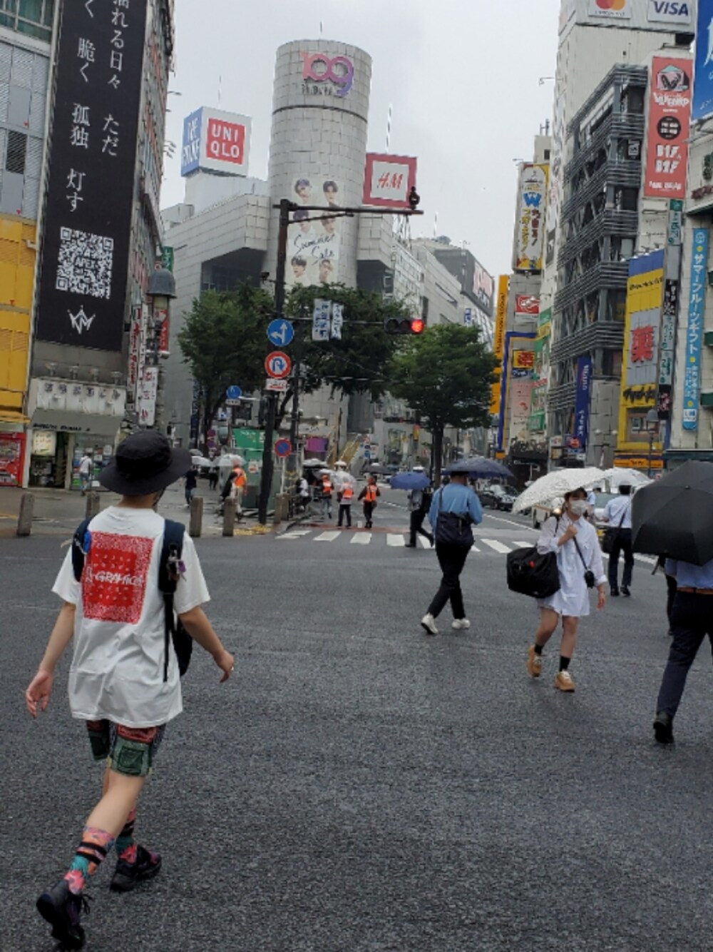 「カジュアル、お洒落さんとつながりたい、休日スタイル、大人ガーリー、バケットハット、ショートパンツ、スニーカー、Tシャツ」｜「NIKEのNIKE エア ズームディビジョン（スニーカー、ブラック系）」を使った、MaaaaaaKoさん（レディース・168cm）の夏コーディネートの1枚目の写真