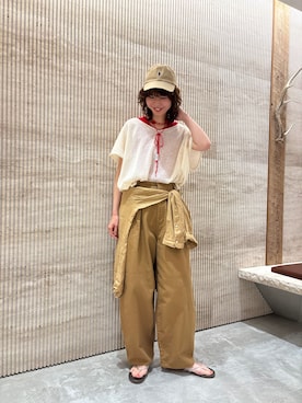 「FRAMeWORK（フレームワーク）のコットンドリルタックパンツ（その他パンツ、イエロー系）」を使った、Minamiさん（レディース・165cm）の春コーディネート