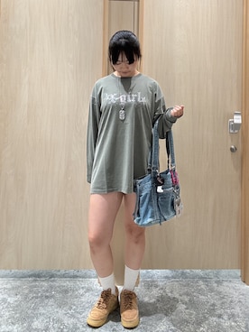「アイテム（キーホルダー）」を使った、しおりさん（レディース・160cm）の秋コーディネート