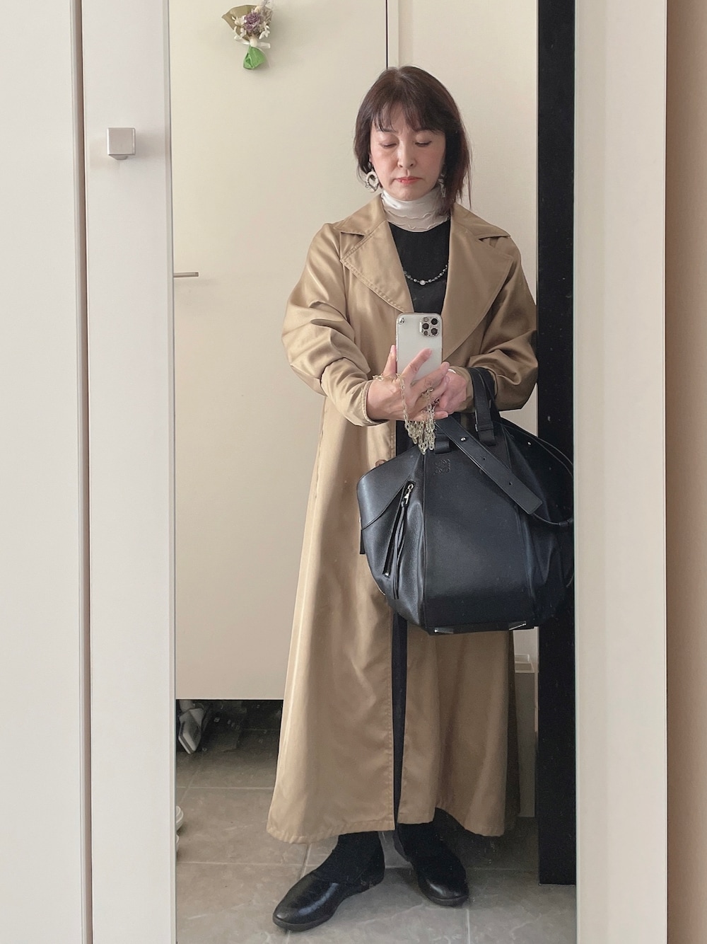 「AMERI、銀座ディナー、マーガレット・ハウエル(MARGARET HOWELL)、ロエベ」｜「LOEWEのアイテム（ショルダーバッグ、ブラック系）」を使った、aina・makanaさん（レディース・152cm）の秋コーディネートの1枚目の写真