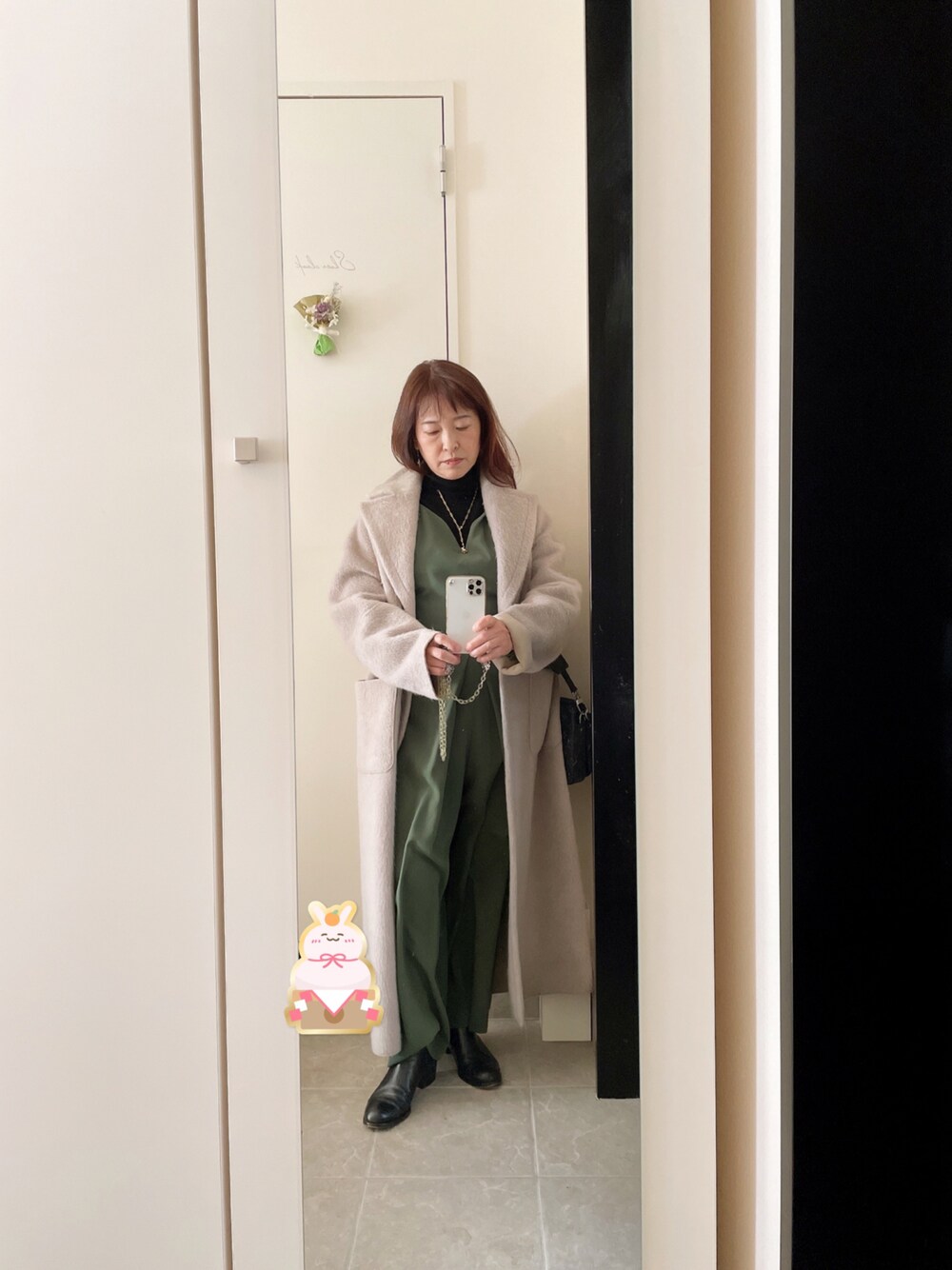 「豚のひととき、AMERI、Ameri VINTAGE(Ameri VINTAGE)、LouisVuitton、ルイヴィトン、aina makana、マーガレット・ハウエル(MARGARET HOWELL)」｜「Ameriのアイテム（パンツドレス、グリーン系）」を使った、aina・makanaさん（レディース・152cm）の冬コーディネートの1枚目の写真