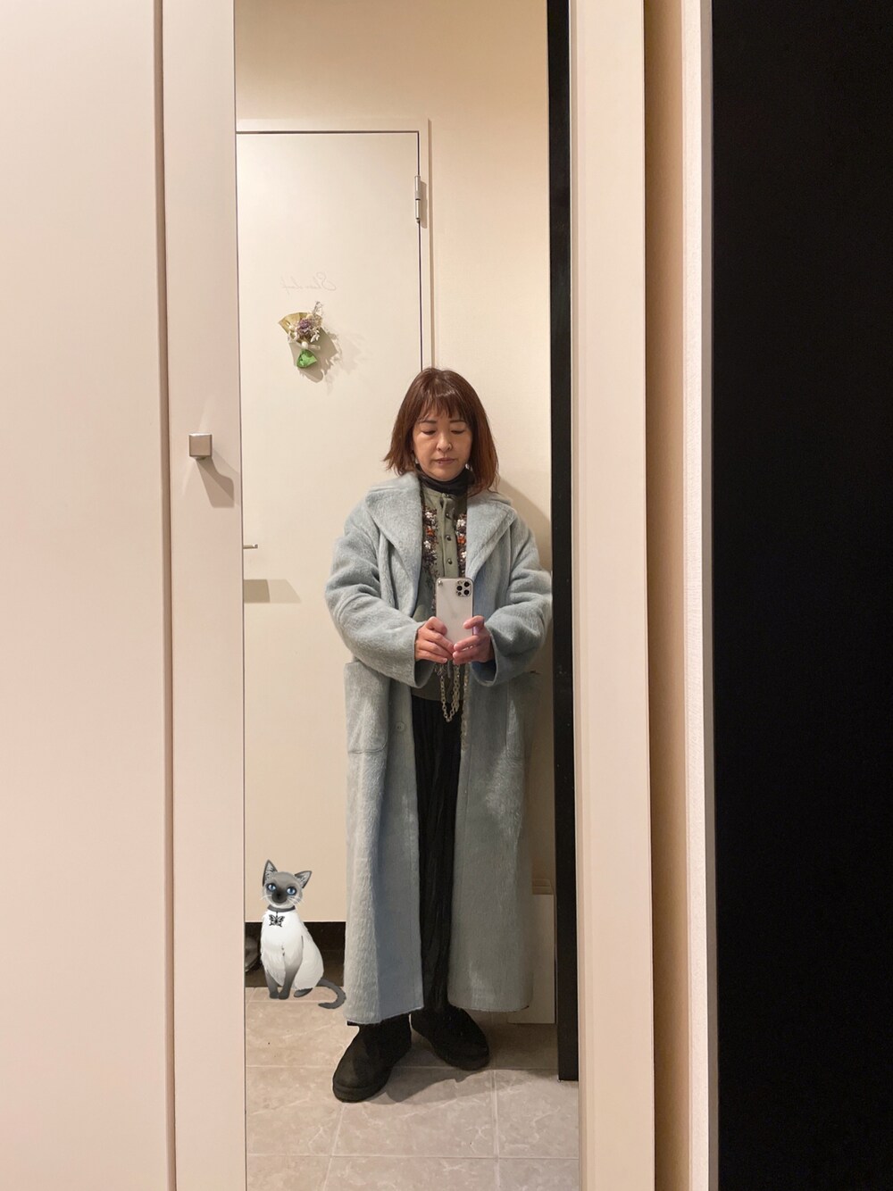 「私の推しブランド、amerivintage、AMERI、Ameri VINTAGE(Ameri VINTAGE)、UNIQLO、UGGムートン、UGG、今日のコーデ、雪の日コーデ、シャギーコート」｜「Ameriのアイテム（チェスターコート、グリーン系）」を使った、aina・makanaさん（レディース・152cm）の冬コーディネートの1枚目の写真
