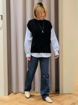 「grove（グローブ）の【2点SET】一枚でコーデが決まる！ニットベスト×シャツSET（シャツ/ブラウス、ブルー系）」を使った、YOSIさん（レディース・152cm）の冬コーディネート