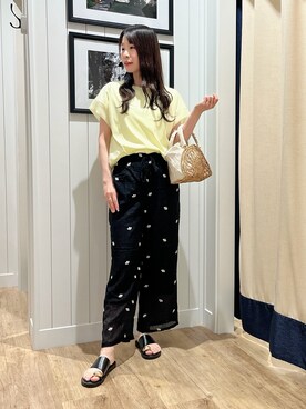 「Dessin（デッサン）の【UVカット/接触冷感】美光沢カットソー（Tシャツ/カットソー、イエロー系）」を使った、mihoさん（レディース・161cm）の夏コーディネート