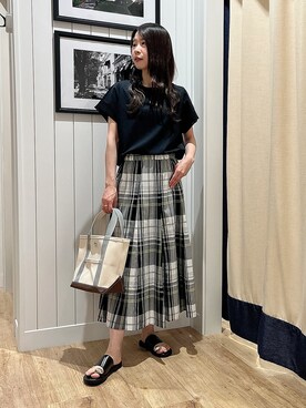 「Dessin（デッサン）の【UVカット/接触冷感】美光沢カットソー（Tシャツ/カットソー、ブラック系）」を使った、mihoさん（レディース・161cm）の春コーディネート
