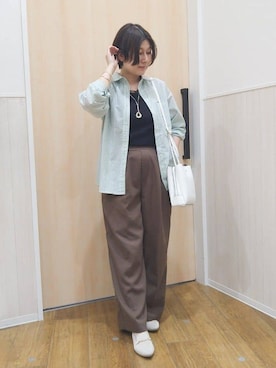 「SHOO・LA・RUE（シューラルー）の【洗える/S-LL/UV/吸水速乾】洗濯後しわになりにくいリネンブレンドシャツ（シャツ/ブラウス、グリーン系）」を使った、たぐちゃんさん（レディース・153cm）の春コーディネート
