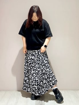 「ESPERANZA（エスペランサ）のゴールドライン厚底フラットスニーカー（スニーカー、ブラック系）」を使った、yumiさん（レディース・162cm）の夏コーディネート