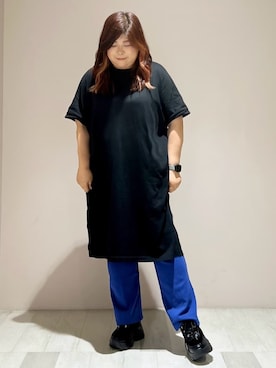 「ESPERANZA（エスペランサ）のきゅんフィットベルベットラメスニーカー（スニーカー、ブラック系）」を使った、yumiさん（レディース・162cm）の秋コーディネート