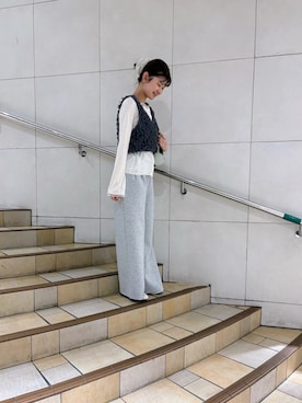 「SENSE OF PLACE by URBAN RESEARCH（センスオブプレイスバイアーバンリサーチ）の『洗濯可』2wayリボンヤーンループニットベスト（ベスト、グレー系）」を使った、kiwaさん（レディース・161cm）の春コーディネート