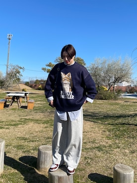 「MONO-MART（モノマート）のレトロジャガードアソートロゴグラフィックスウェットライクオーバーサイズプルオーバーニット（ニット/セーター、ブルー系）」を使った、はるさん（レディース・165cm）の春コーディネート