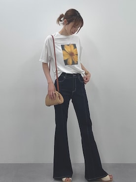 「nissen（ニッセン）の高身長　オーバーサイズプリントTシャツ（ＵＶカット・接触冷感）（トールサイズ）Essenave（Tシャツ/カットソー、ホワイト系）」を使った、やすえ(身長170cm)さん（レディース・170cm）の春コーディネート