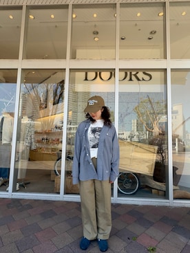 「URBAN RESEARCH DOORS（アーバンリサーチドアーズ）のFORK&SPOON　イージーチノパンツ（チノパンツ、ベージュ系）」を使った、Misakiさん（レディース・156cm）の春コーディネート