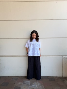 「URBAN RESEARCH DOORS（アーバンリサーチドアーズ）のアイレットレース2wayブラウス｜体型カバー/刺繍/軽量/清涼感/甘め/大人カジュアル（シャツ/ブラウス、ホワイト系）」を使った、Misakiさん（レディース・156cm）の夏コーディネート