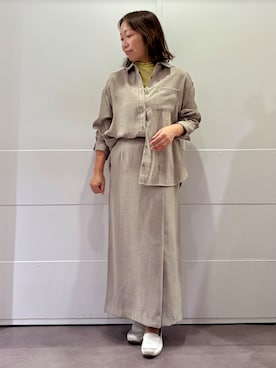 「UNTITLED（アンタイトル）の【セットアップ可/秋羽織り】スエードライクシャツ（シャツ/ブラウス、ベージュ系）」を使った、tokoさん（レディース）の秋コーディネート