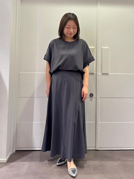「UNTITLED（アンタイトル）の【古畑星夏さん着用/夏の名品セットアップ！】リラクミスト 前後2WAYブラウス（シャツ/ブラウス、グレー系）」を使った、tokoさん（レディース）の夏コーディネート