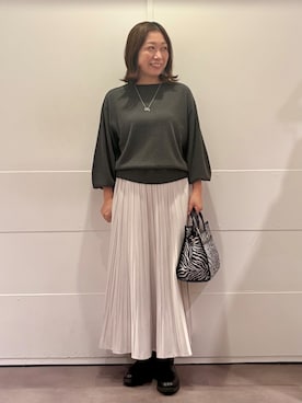 「UNTITLED（アンタイトル）の【大人の抜け感/8色展開】ボリュームスリーブニットプルオーバー（ニット/セーター、グレー系）」を使った、tokoさん（レディース）の秋コーディネート
